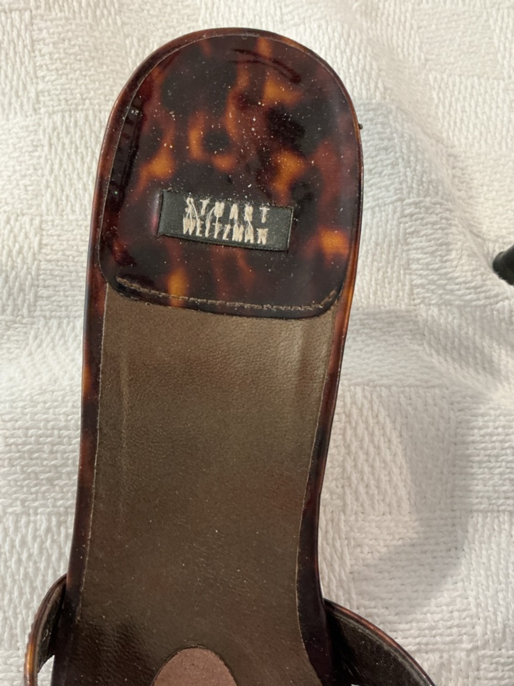 Stuart Weitzman Brown Tortoiseshell Patent Leather Slide Sandals with Bow Accent - Picture 2 of 7